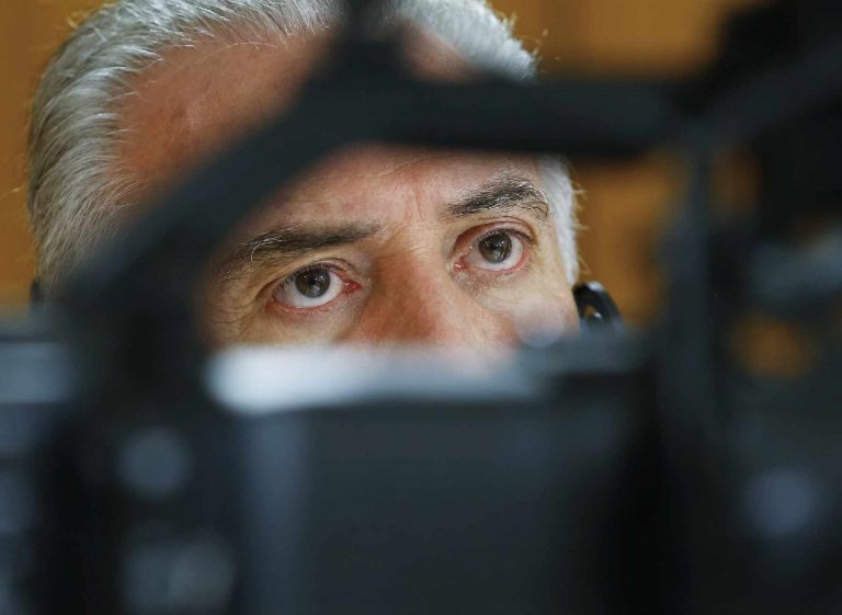 How many people live in brazil picture