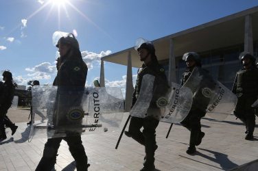 Brazilian Army sent to protect the presidential palace in Brasília - Valter Campanato/ABr