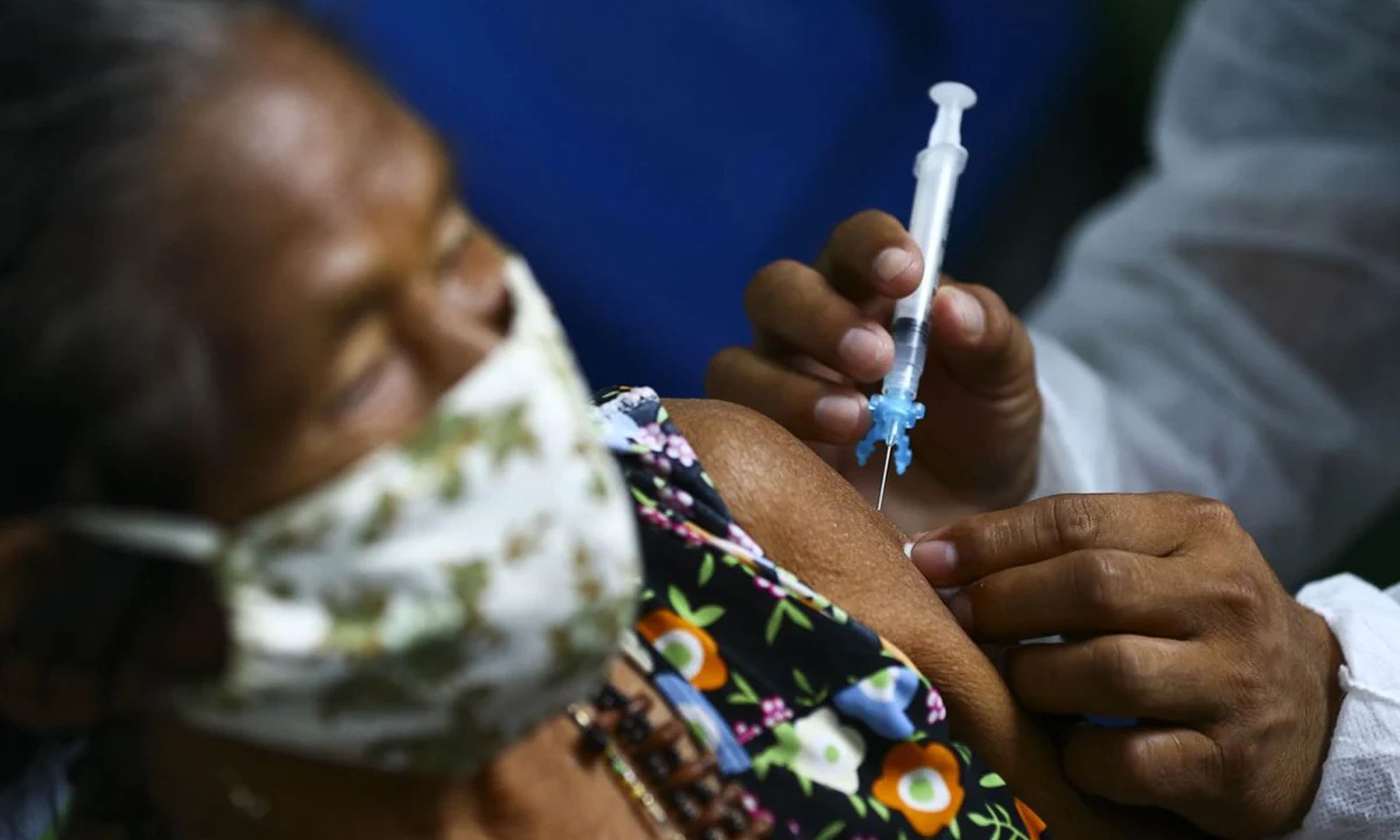 A Brazilian nurse at work.